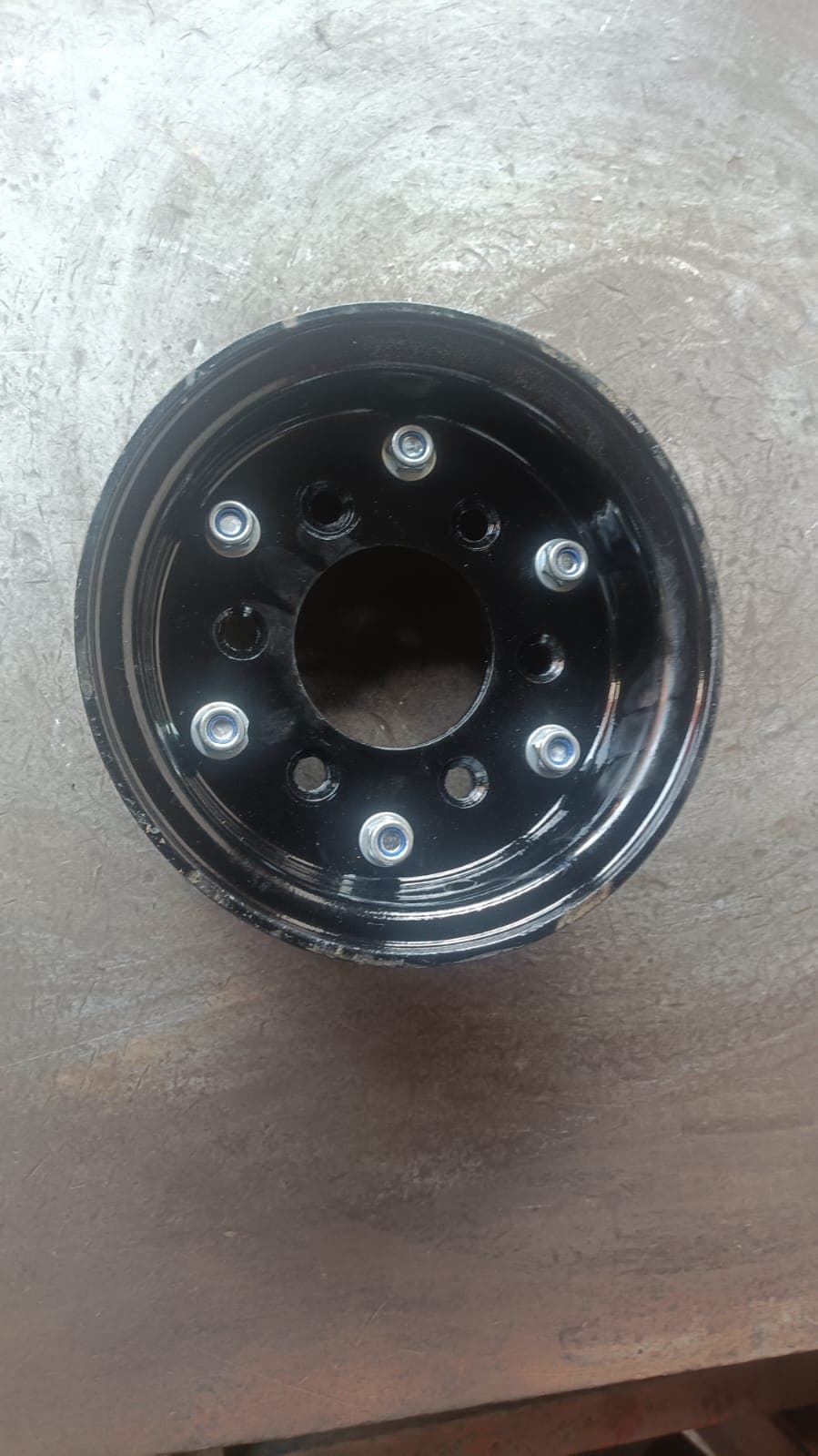 Forklift wheel rim stud and bolt detail — hub mounting for press-on band base band